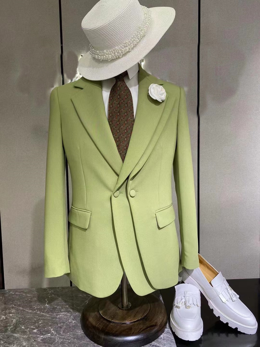 カスタマイズされた最新デザインのグリーンのウェディングスーツ - Mens Fashion Trajes のレビューと価格